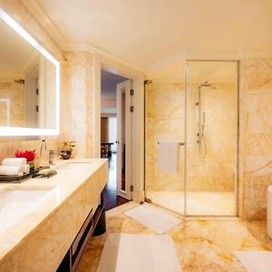 One-Bedroom King Suite